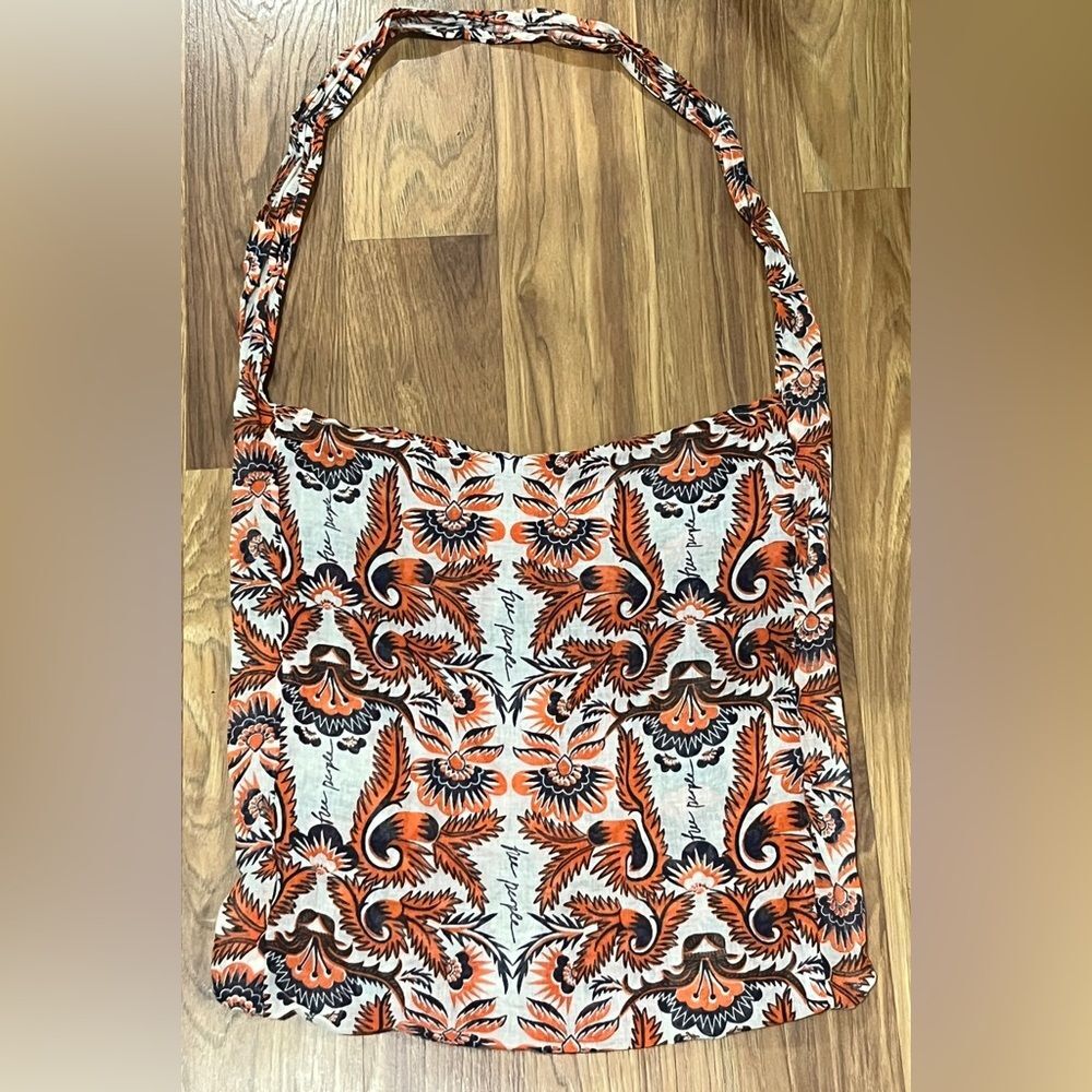 Free People Paisley Linen Orange Navy Blue Lightweight Hobo Slouch Bag Boho